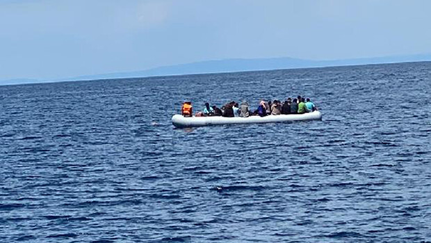 Yunanistan’ın ölüme terk ettiği 40 göçmen kurtarıldı