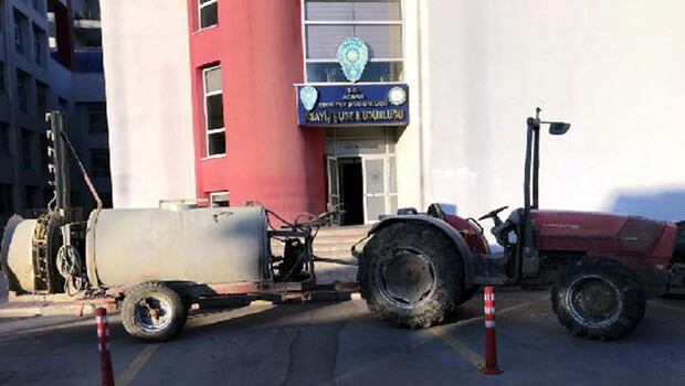 Yüzlerini maskeyle gizleyip, 2 traktör ve 1 ton zirai ilaç çaldılar