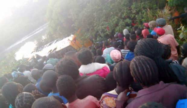 Zambiya’da otobüs şarampole uçtu