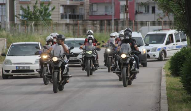 Zehir tacirlerine geçit yok: Mahalleye uyuşturucu baskını