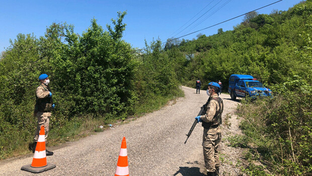 Zonguldak’ta giriş çıkışların kısıtlandığı mahallede denetimler sürüyor