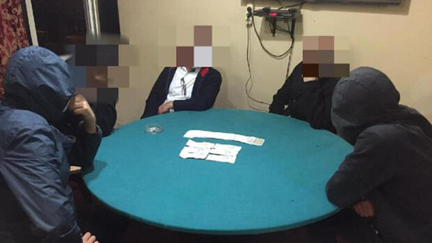Eskişehir’de kumar oynarken yakalanan 16 kişiye 57 bin lira ceza