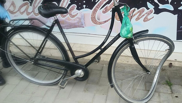 Feci kaza! Hepsine birden çarptı, aracı terk edip kaçtı