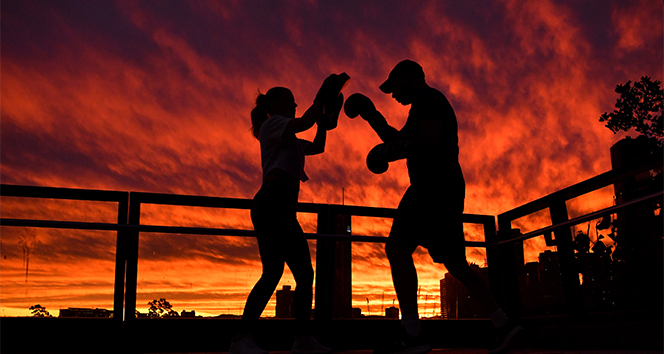 İngilizler, gruplar halinde toplanmaya başladı