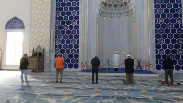 Normalleşme sürecinde ilk öğle namazı