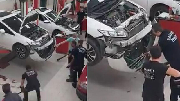 Serviste aracın tamponu sökülerek yılan çıkarıldı