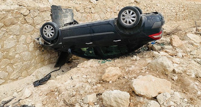 Takla atan otomobilden burnu bile kanamadan kurtuldu