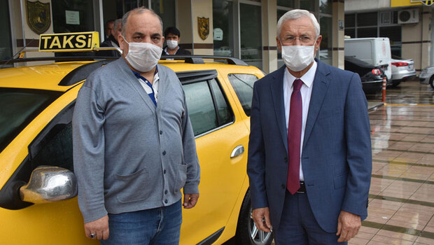 Unuttuğu 60 bin lirasını teslim eden taksiciye 31 lira bahşiş verdi