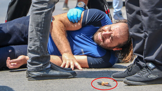 Antalya’da dehşet anları! 2 polisi bıçakla yaraladı…