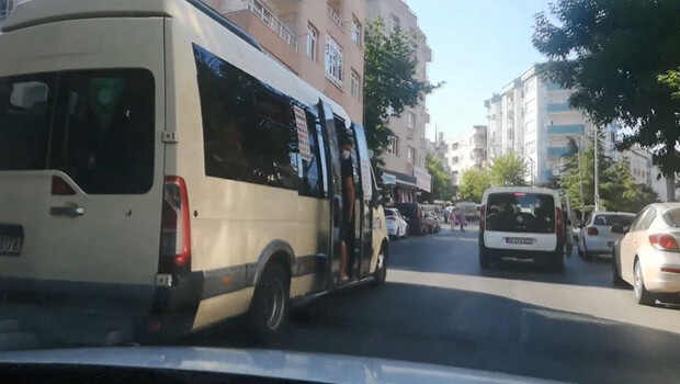 Bahçelievler’de minibüste hem koronavirüs hem de düşme tehlikesi