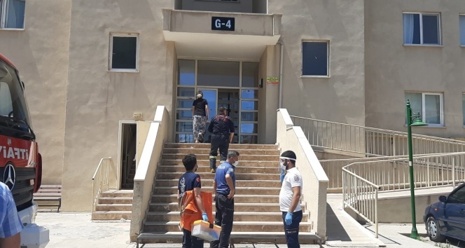 Binanın kat boşluğunda çıkan yangın korkuttu