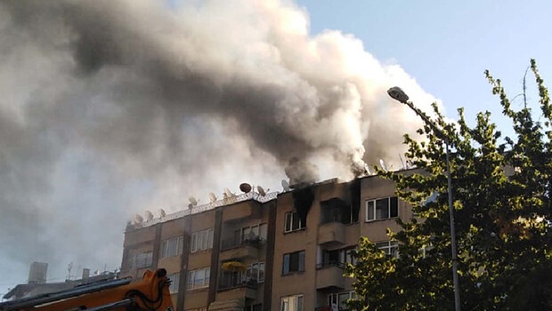 Bursa’da ev yangını, 1 saatte söndürüldü