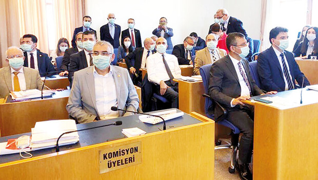 ‘Çoklu baro’ teklifi 52 saatte geçti