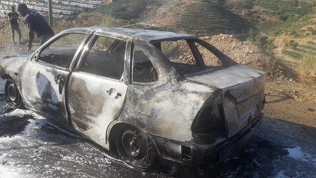 Hareket halinde alev alan otomobil yandı