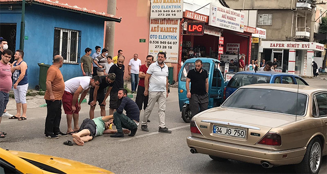 İki otomobil arasında kaldı, ölümden döndü