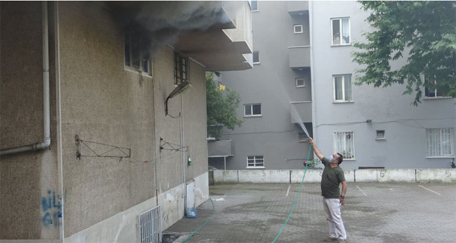 İş yerinde çıkan yangını bahçe hortumu ile söndürmeye çalıştı