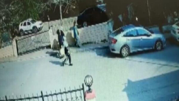 İstanbul’da hırsızlık yapan kadınlar kamerada