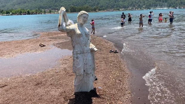 Kızkumu’nun prenses heykeli ‘askılık’ olmaktan kurtuldu