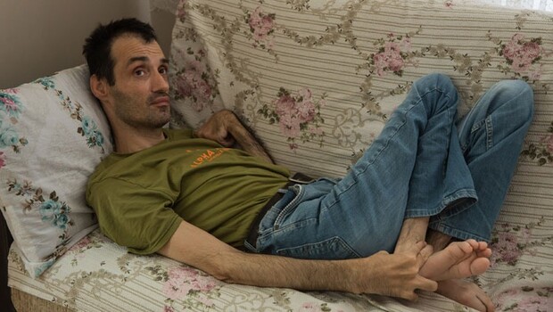 Küçükçekmece’de yüzde 96 engelli kişinin akülü arabasını parçalayıp çaldılar