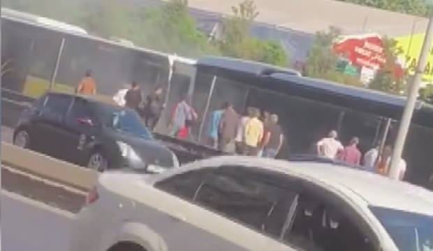 Metrobüste yangın paniği!