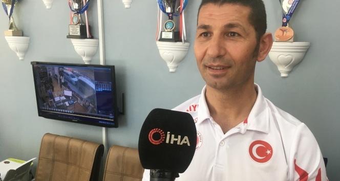 Milli antrenör salonuna sığınan kadına böyle sahip çıktı