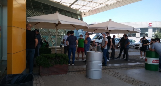 Sıfır otomobil almak için kuyruğa girdiler