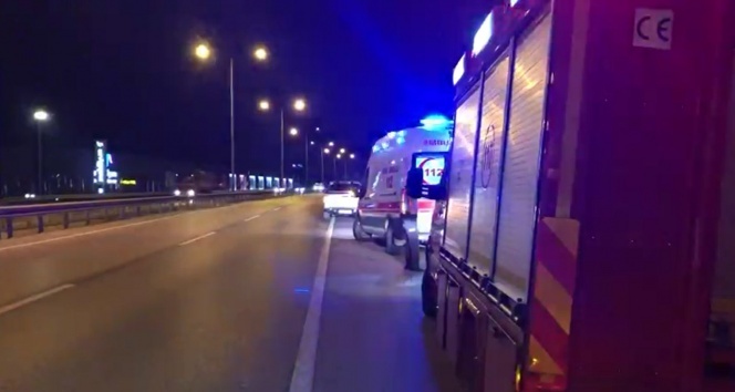 Tır bariyerleri aşıp tarlaya daldı: 1 yaralı