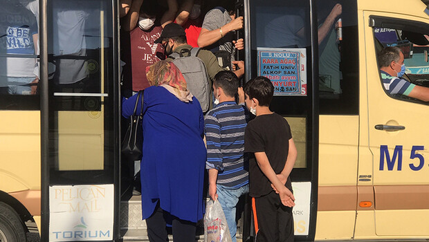 Uyarıları dinlemediler… Minibüslerde tıka basa yolculuk devam ediyor