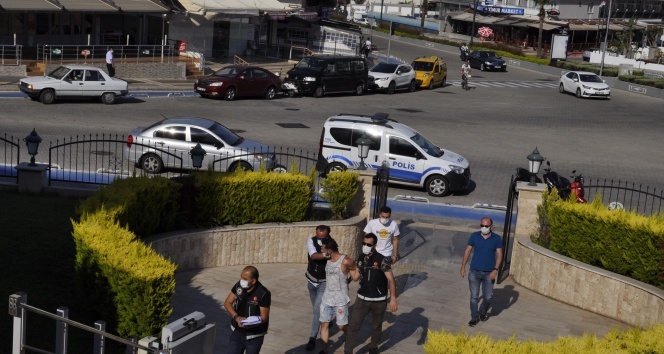 Uyuşturucu ticaretinden suçüstü yakalanan öğretmen tutuklandı