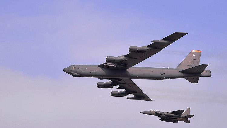 Nükleer bombardıman uçağını gönderdi