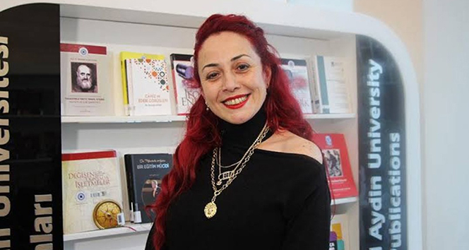 Esir aldığı öğretim üyesi kadını evinde yakarak öldürdü