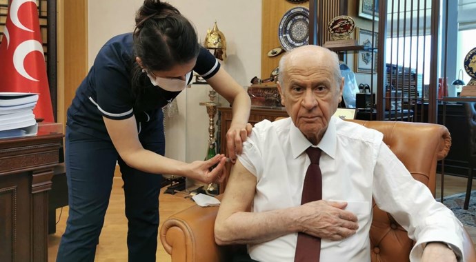 MHP Lideri Bahçeli Covid-19 aşısı yaptırdı