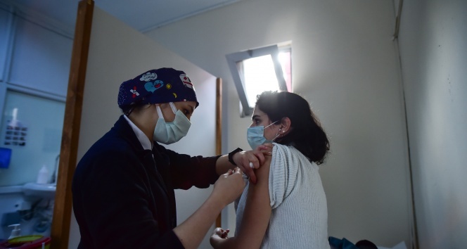 Covid-19 aşısı olanlar yan etkilerle karşılaştığında ne yapacak?