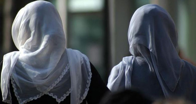 Fransa’da 18 yaşından küçüklere başörtüsü yasağı teklifi