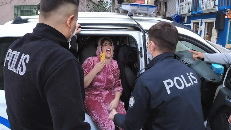 Beyoğlu’nda hareketli anlar! Oteli birbirine kattı