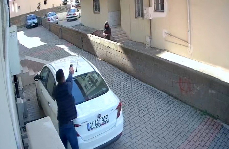 Sokak ortasında kız yüzünden çatışma