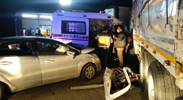 Hasta taşıyan ambulans tırla çarpıştı: 2’si ağır 8 yaralı