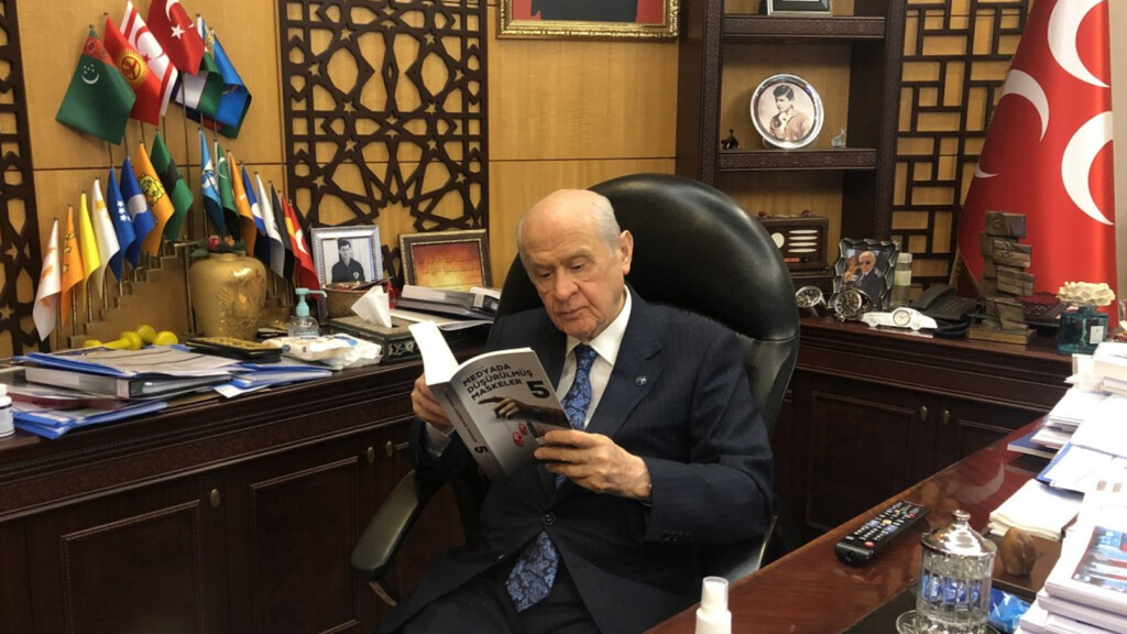 Devlet Bahçeli’nin çalışma odasında dikkat çeken ayrıntılar