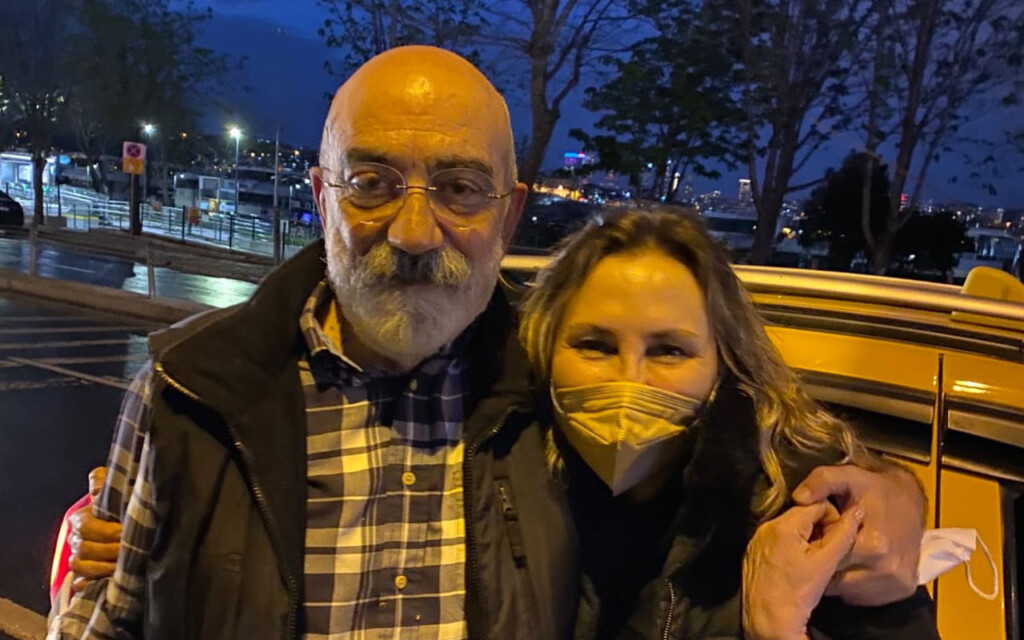 Ahmet Altan tahliye edildi! İşte ilk fotoğrafı