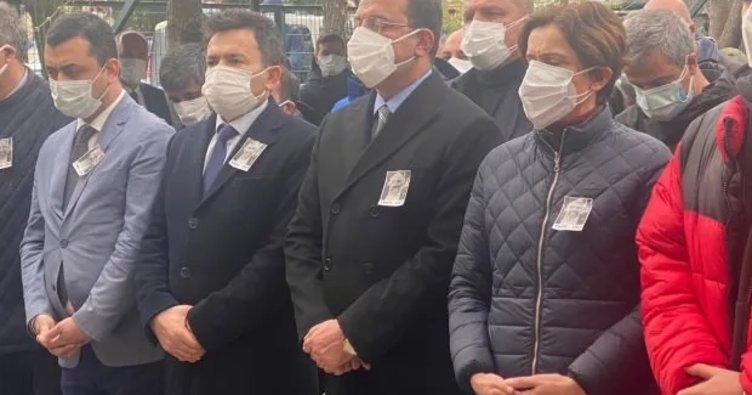 Canan Kaftancıoğlu erkeklerle birlikte aynı safta cenaze namazı kıldı