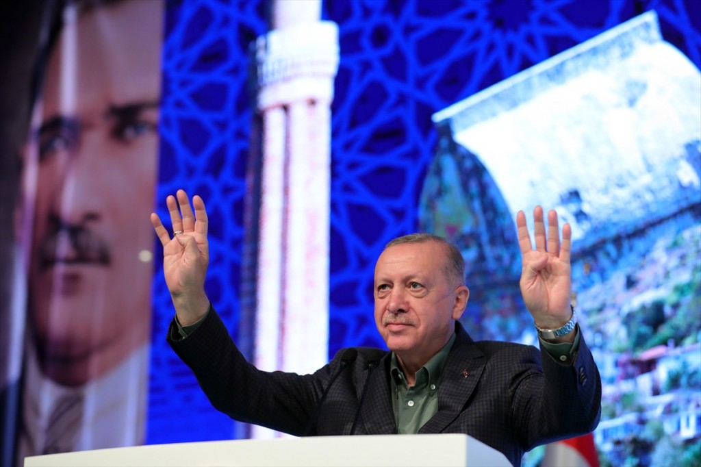 Erdoğan: Bırakın gidenler gitsin, hiç umursamayın