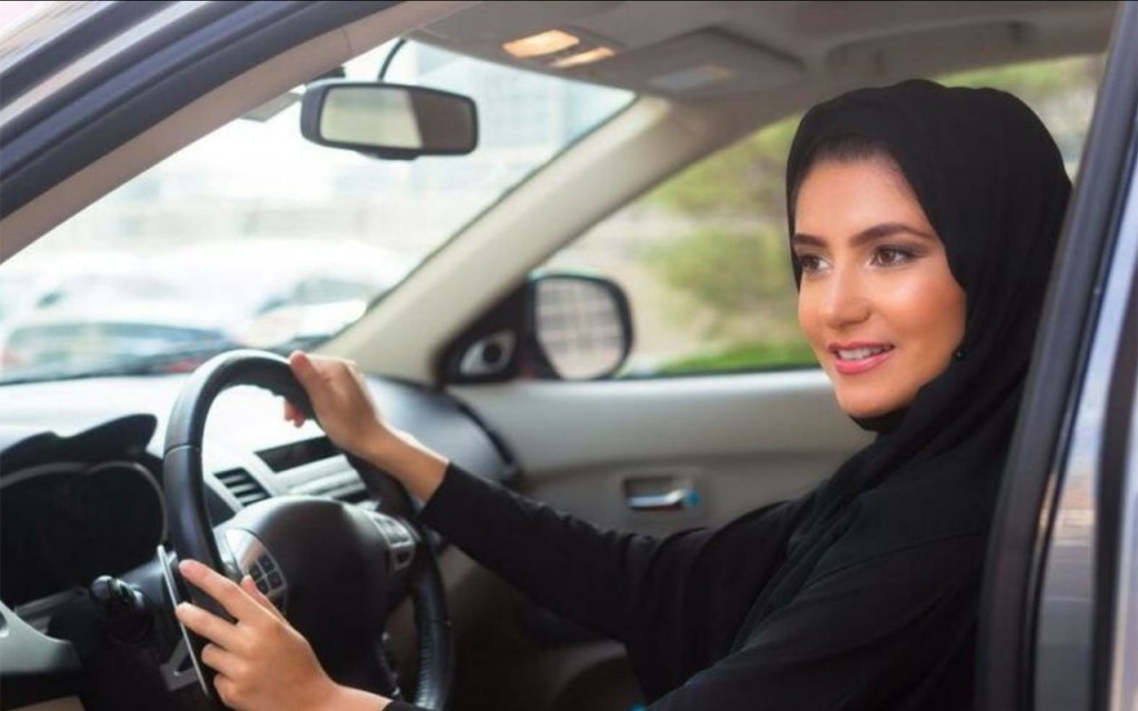 Suudi Arabistan yaptı! 17 yaşındaki genç kızlara artık ehliyet almak serbest…