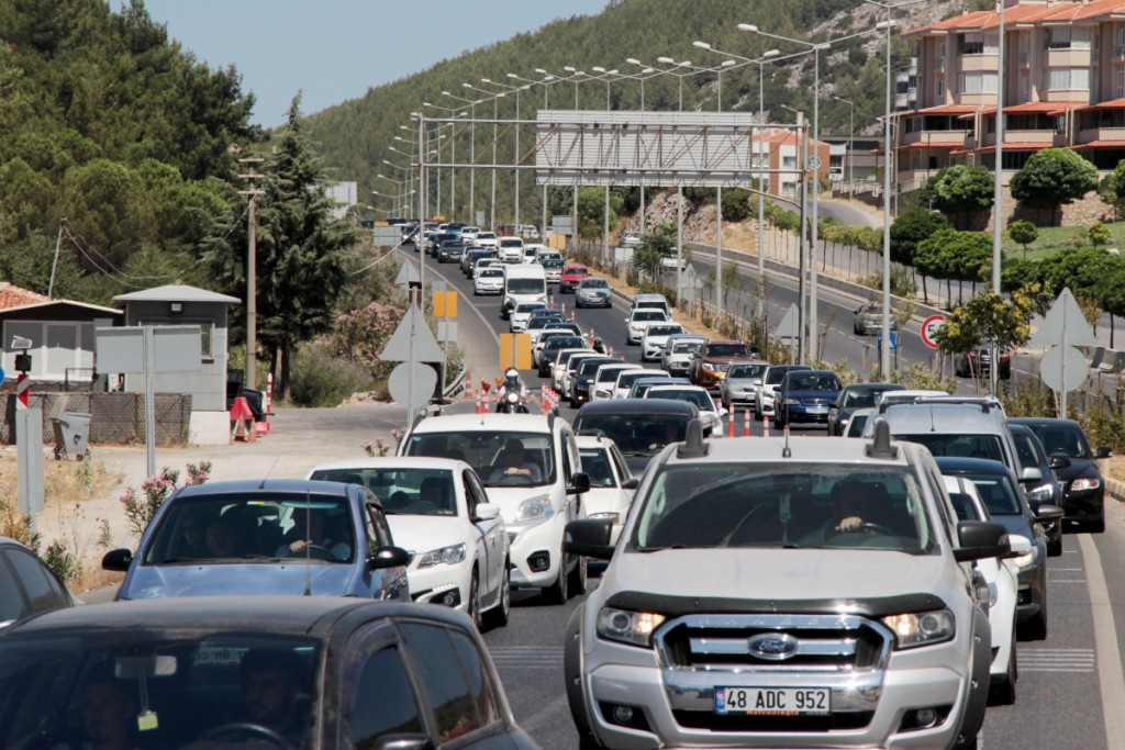 Araç kuyruğunun önü arkası yok
