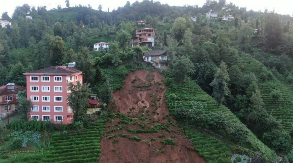 Rize’de sel felaketi nedeniyle hayatını kaybedenlerin sayısı