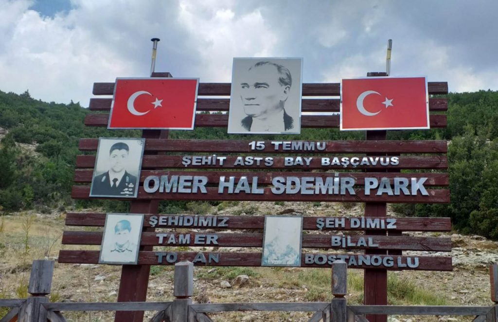 Antalya’da Şehit Ömer Halisdemir Parkı’nda Türk bayrağına ateş açtılar