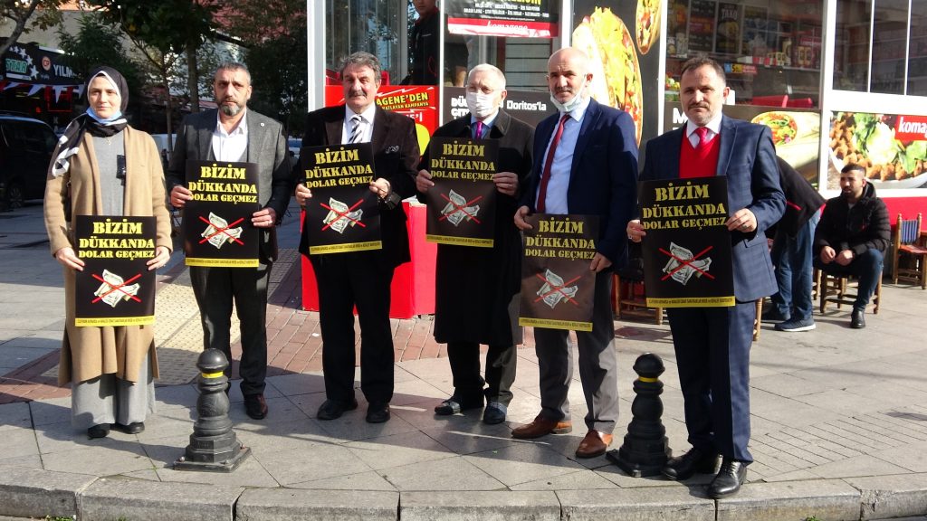 Pendik’te kapı kapı esnafı dolaşıp doları boykot ettiler