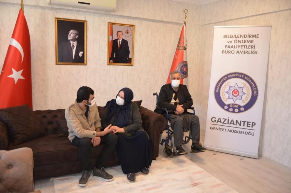 Teslim olmaya ikna edilen terörist, ailesine kavuştu