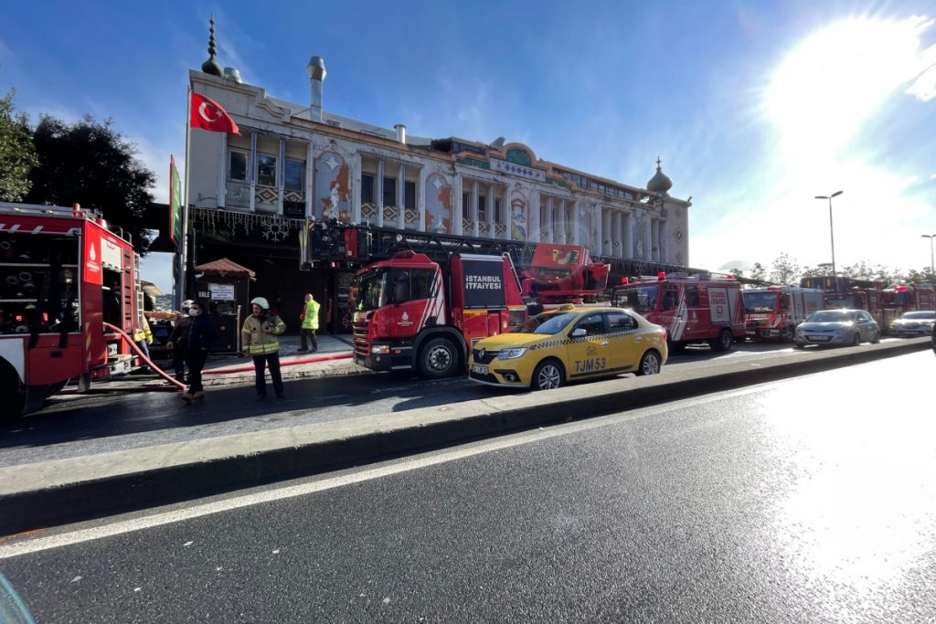 Beşiktaş’ta lüks kafede korkutan yangın