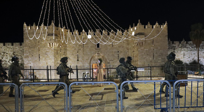 İsrailliler Mescid-i Aksa’ya baskın düzenledi!