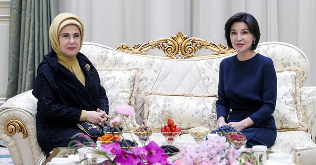 Emine Erdoğan, Taşkent’te el işi sanatları müzesini ziyaret etti